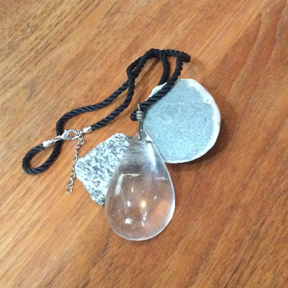 Quartz pendant necklace - Picture 2 of 4